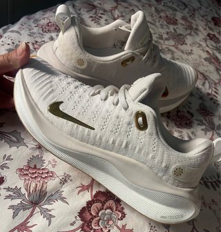 Nike InfinityRN 4 Talla 40 Blanco/Oro