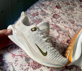 Nike InfinityRN 4 Talla 40 Blanco/Oro