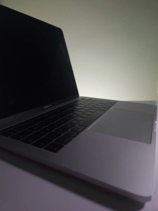 Macbook PRO 2017 256gb como nuevo+cable