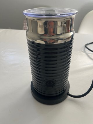 Cafetera Nespresso y espumador