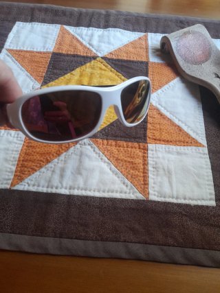Gafas de sol infantiles blancas y rosas