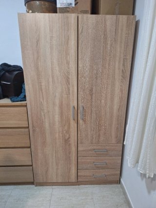 Guardaroba in legno con 2 ante e 3 cassetti
