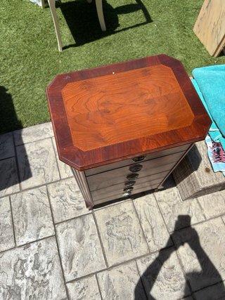 Consola pequeña de madera