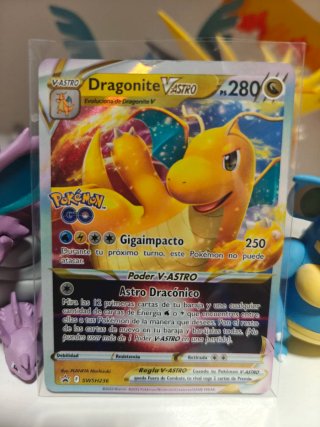 Carta Pokémon Dragonite V ASTRO SWSH 236 español