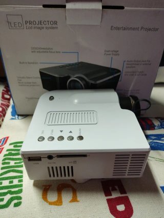 MINI PROYECTOR LED EXCELVAN (COMO NUEVO)