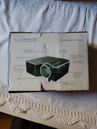 MINI PROYECTOR LED EXCELVAN (COMO NUEVO)