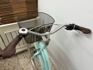 Bicicleta BTWIN Mint con cesta y portabultos