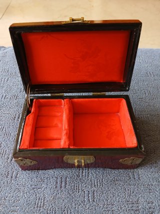 Joyero antiguo estilo oriental