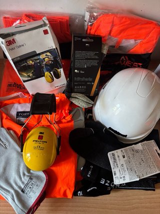 Lotto abbigliamento lavoro esterno tg 43/L-M