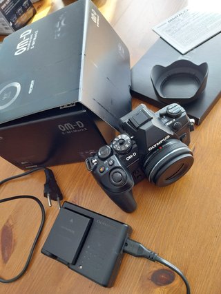 Cámara Olympus OM-D E-M1 Mark II + Accesorios