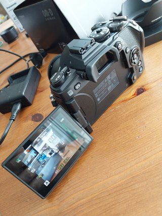Cámara Olympus OM-D E-M1 Mark II + Accesorios