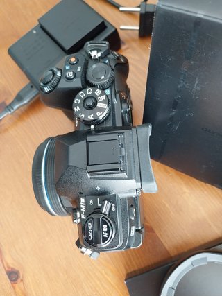 Cámara Olympus OM-D E-M1 Mark II + Accesorios