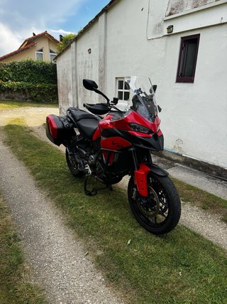 Ducati Multistrada V2 2025