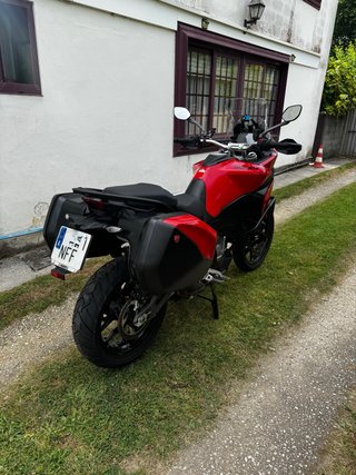Ducati Multistrada V2 2025
