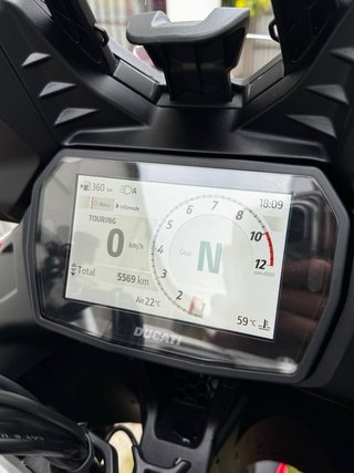 Ducati Multistrada V2 2025