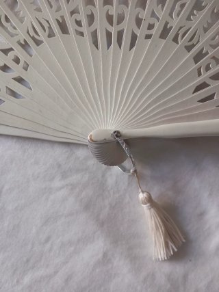 Abanico color marfil. Ideal para novias