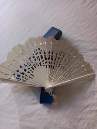 Abanico color marfil. Ideal para novias