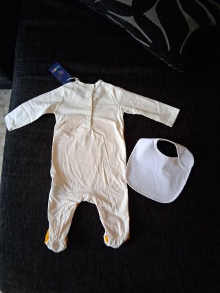 Pijama bebé 62 cm + babero ( NUEVO )