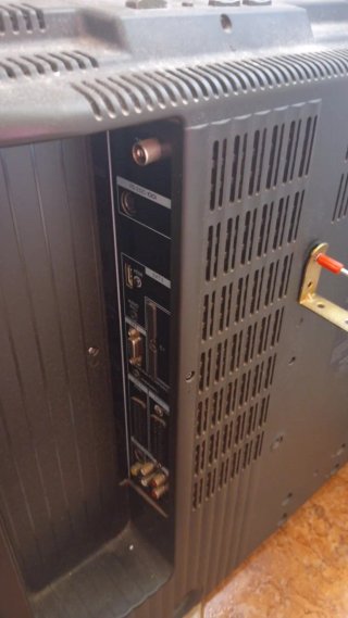 Televisor Sharp Negro y Plateado 32 pulgadas