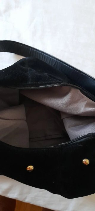 Bolso terciopelo negro tachuelas