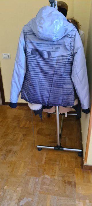 Plumífero reversible gris y multicolor