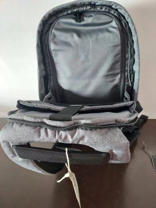 Mochila antirrobo XD Design con etiqueta