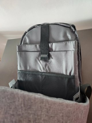 Mochila antirrobo XD Design con etiqueta