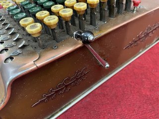 ANTIGUA MÁQUINA DE SUMAR “COMPTOMETER” 1887