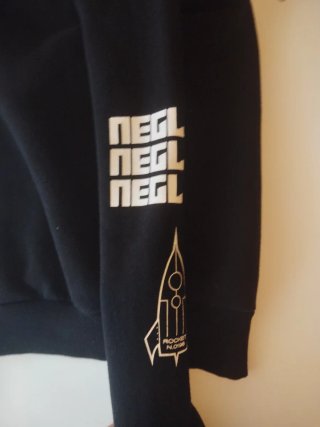 Sudadera Bershka Spaceman Negra
