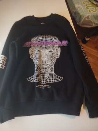 Sudadera Bershka Spaceman Negra