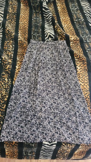 Falda midi Pull&Bear estampada flores