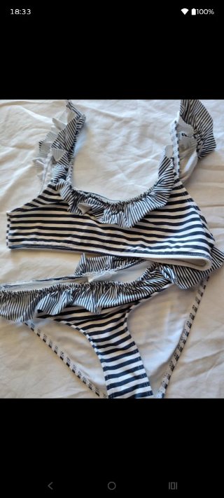 Costume bimba a righe con volant