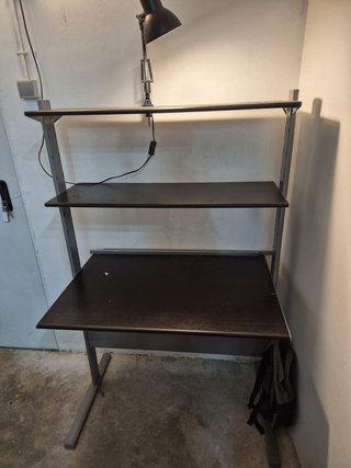 Escritorio/mesa ordenador con estanterías