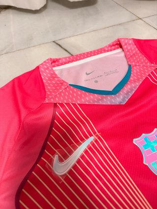 Camiseta Barcelona x Karol G Nike Rosa