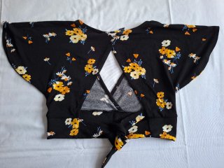 Top H&M floral negro