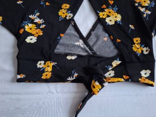 Top H&M floral negro