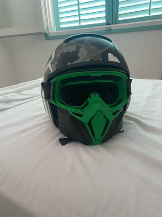 Casco Shark Raw Kurtz
