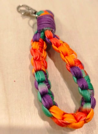 Llavero artesanal multicolor