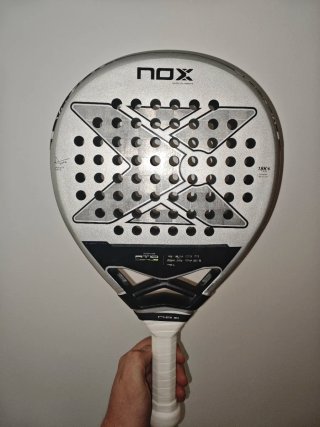 Pala NOX AT10 Genius 18K Agustin Tapia 2024