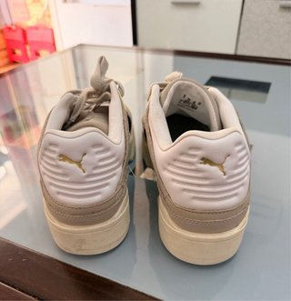 Zapatillas Puma Beige y Blancas