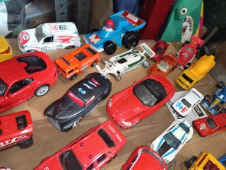 Lote 70 coches juguete años 80 90