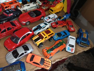 Lote 70 coches juguete años 80 90