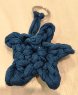 Llavero estrella hecho a mano