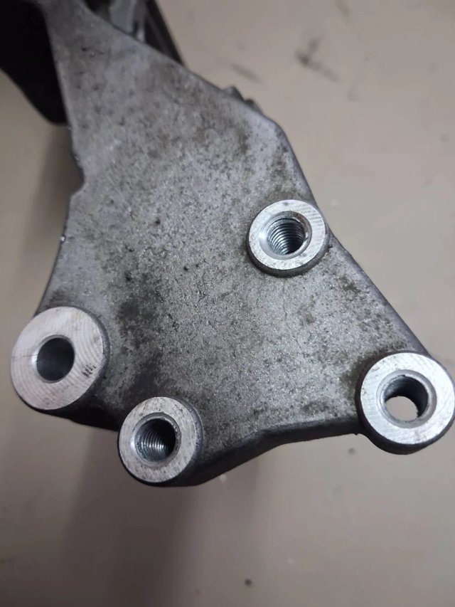 Soporte Alternador Seat León FR ARL