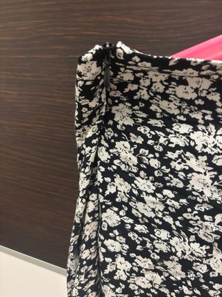 Falda larga floral con abertura