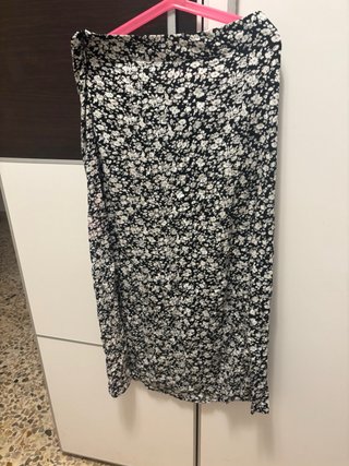 Falda larga floral con abertura