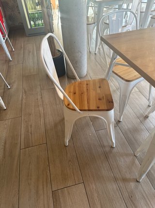 Mesa y 4 Sillas Comedor/Terraza