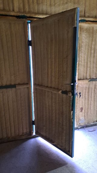Portón de garaje metálico