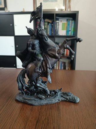 Figura Caballero a Caballo con Estandarte