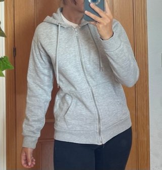 C2: Sudadera Bershka gris cremallera talla S
